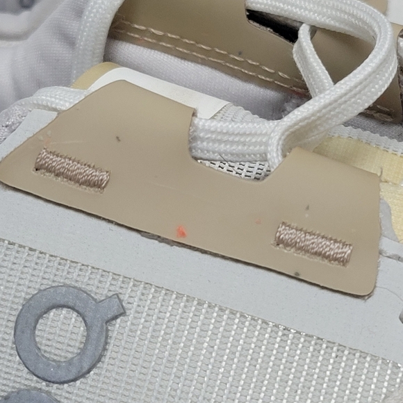 On Cloud Cloudrift White/ Sand Size 8.5. - Picture 11 of 15